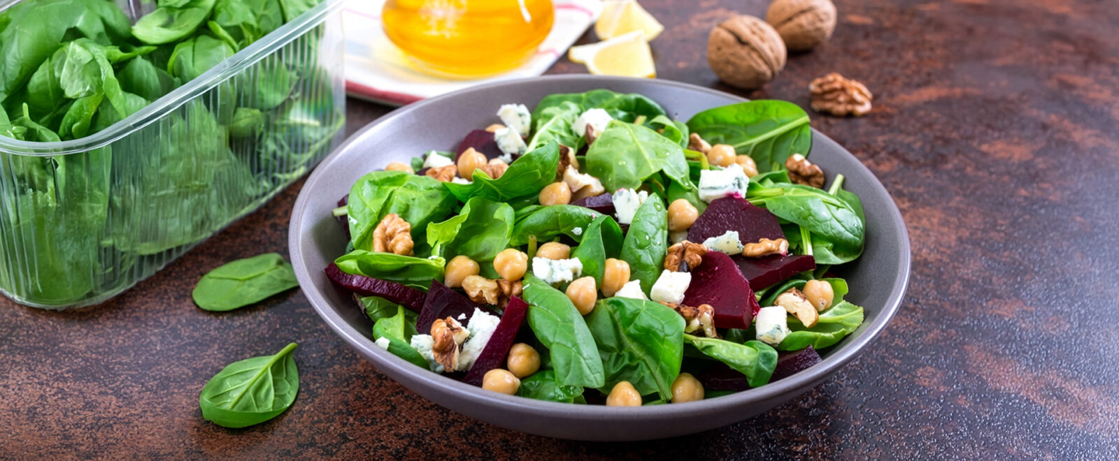 Como montar uma salada completa para o almoço ou jantar